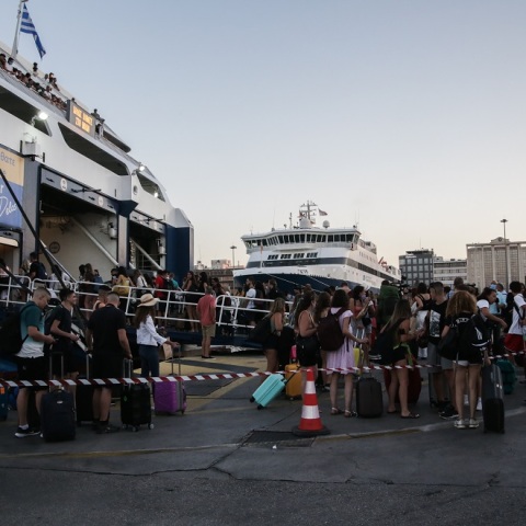 ΛΙΜΑΝΙ ΠΕΙΡΑΙΑ ΑΝΑΧΩΡΗΣΕΙΣ