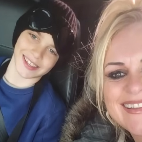 Ο Άρτσι με τη μητέρα του