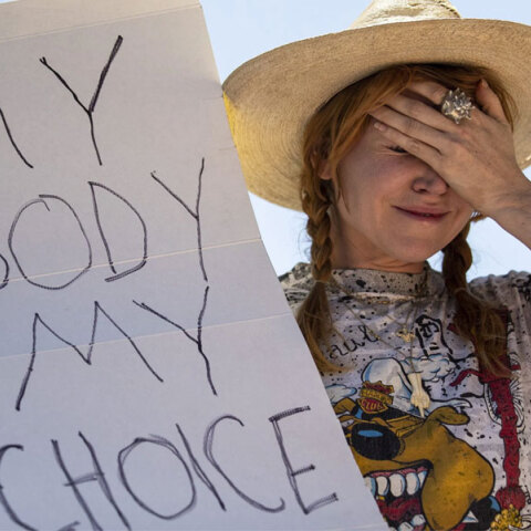 Ακτιβίστρια υπέρ της άμβλωσης σε διαμαρτυρία στις ΗΠΑ