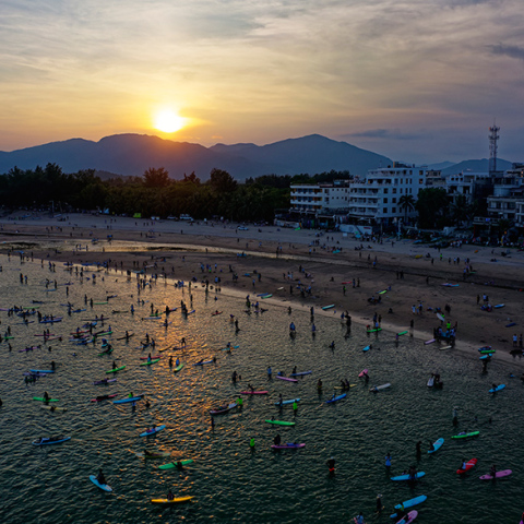 Πάνω από 80.000 τουρίστες εγκλωβισμένοι στη «Χαβάη της Κίνας» λόγω lockdown
