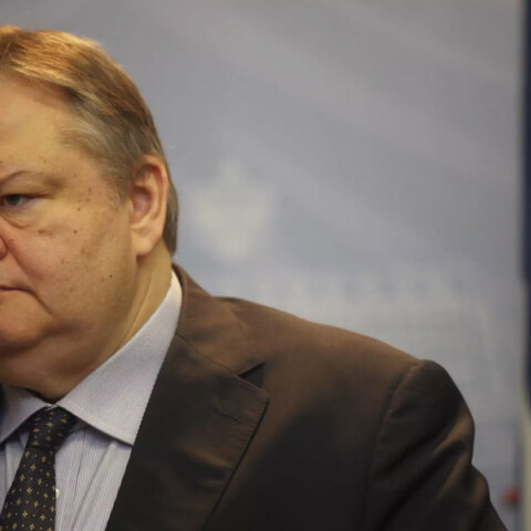 Ο Ευάγγελος Βενιζέλος χαρακτηρίζει «μίζερη» την κυβερνητική γραμμή για τις παρακολουθήσεις από την ΕΥΠ και τη νομιμότητά τους