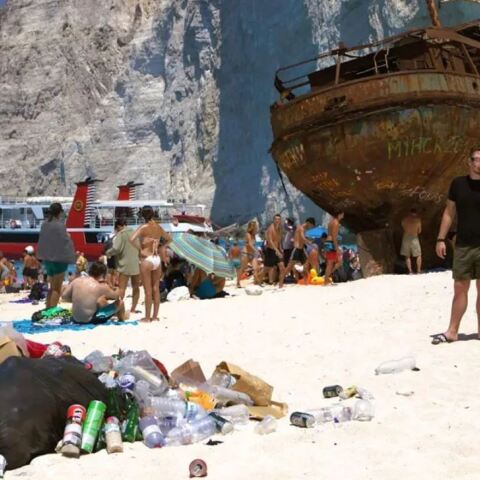 Σκουπίδια στην παραλία Ναυάγιο στη Ζάκυνθο