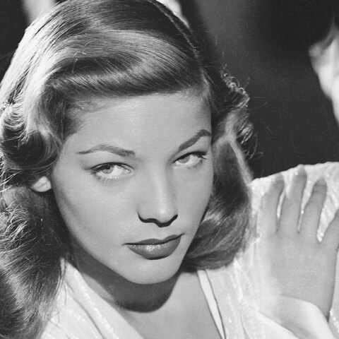 H Λορίν Μπακόλ είχε το «βλέμμα» και τα μάτια της γάτας