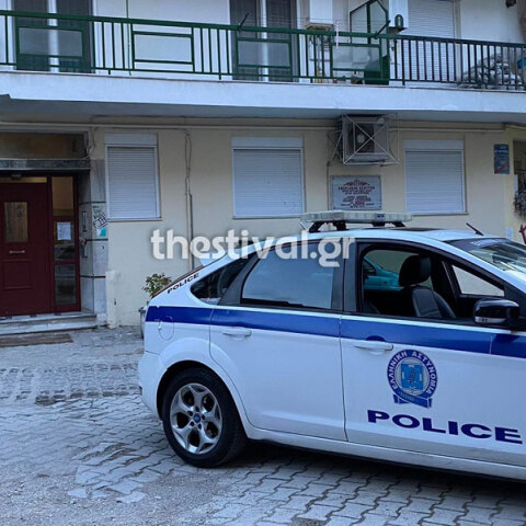 Το σπίτι στη Θεσσαλονίκη όπου βρέθηκε μαχαιρωμένος ο 52χρονος