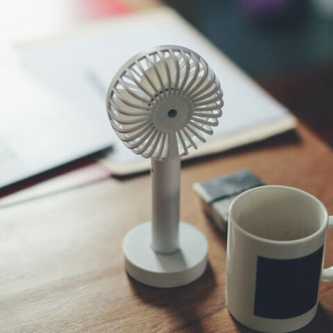 Ανεμιστηράκι στη δουλειά για τον καύσωνα