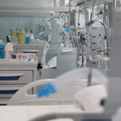 Κρεβάτια και μηχανήματα στη ΜΕΘ