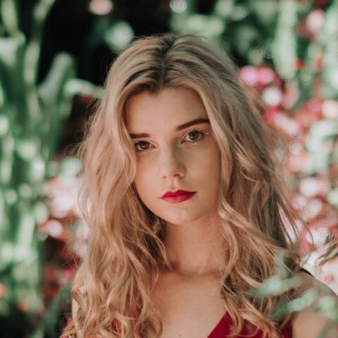 Ποιες τροφές ωφελούν την επιδερμίδα και ποιες τη βλάπτουν