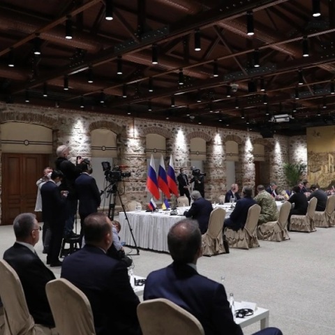 Η Ρωσία θέλει διαπραγματεύσεις για να έχει τον χρόνο να προετοιμάσει μια νέα επίθεση