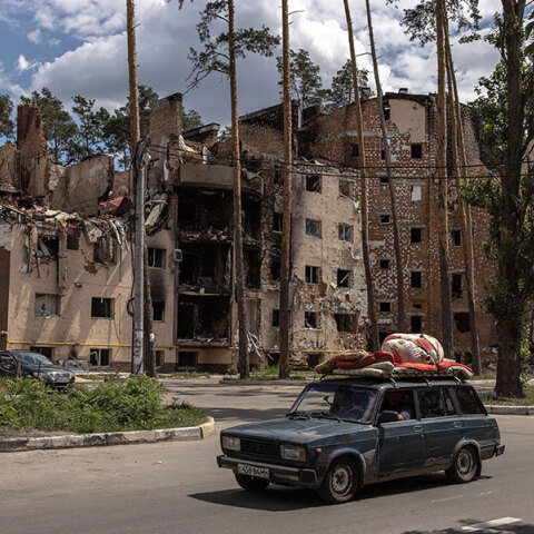 Βομβαρδισμένα κτίρια στην πόλη Ιρμπίν κοντά στο Κίεβο