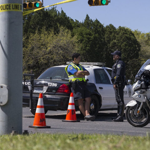 Αστυνομικοί στις ΗΠΑ έχουν σπεύσει στο σημείο όπου έπεσαν πυροβολισμοί