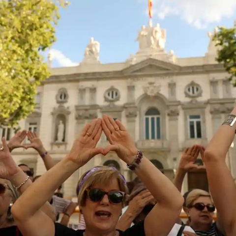 Ισπανία: Από μια γυναίκα, «μόνο το ναι σημαίνει ναι» 