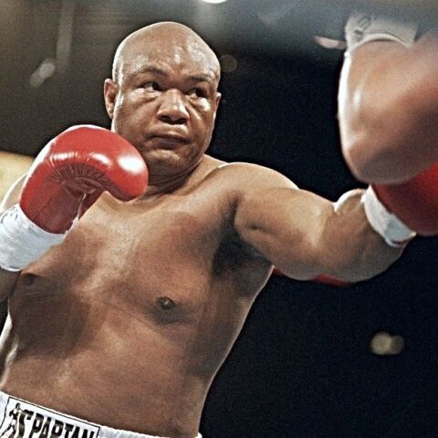 Ο Τζορτζ Φόρμαν σε αγώνα του στα μέσα της δεκαετίας του '90  AP PHOTO/JEFF SCHEID