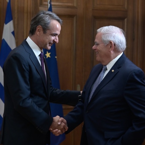 ΣΥΝΑΝΤΗΣΗ ΤΟΥ ΠΡΩΘΥΠΟΥΡΓΟΥ ΚΥΡΙΑΚΟΥ ΜΗΤΣΟΤΑΚΗ ΜΕ ΤΟΝ ΓΕΡΟΥΣΙΑΣΤΗ ΚΑΙ ΠΡΟΕΔΡΟ ΤΗΣ ΕΠΙΤΡΟΠΗΣ ΕΞΩΤΕΡΙΚΩΝ ΣΧΕΣΕΩΝ ΤΗΣ ΓΕΡΟΥΣΙΑΣ ΤΩΝ ΗΠΑ ROBERT MENENDEZ 