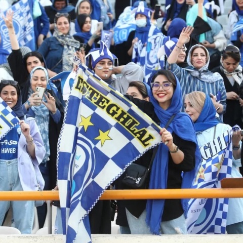 Ιράν: Γυναίκες παρακολούθησαν ποδοσφαιρικό αγώνα του εθνικού πρωταθλήματος για πρώτη φορά εδώ και 40 χρόνια 