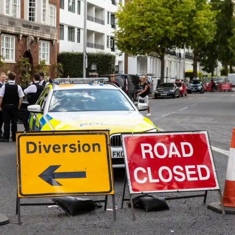 Βρετανία: Έκλεισε τον δρόμο δισεκατομμυριούχος