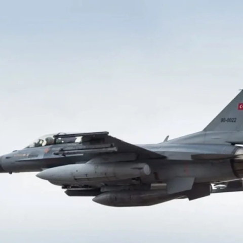 Διαψεύδει η Αθήνα το «λοκάρισμα» των τουρκικών F-16