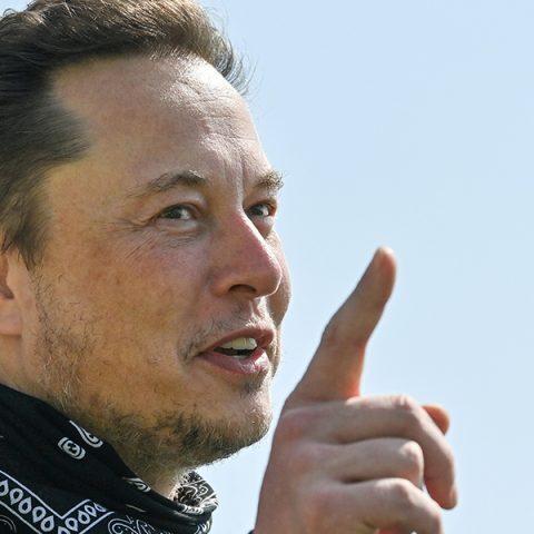 Έλον Μασκ: Πρέπει να συνεχίσουμε να χρησιμοποιούμε πετρέλαιο και φυσικό αέριο