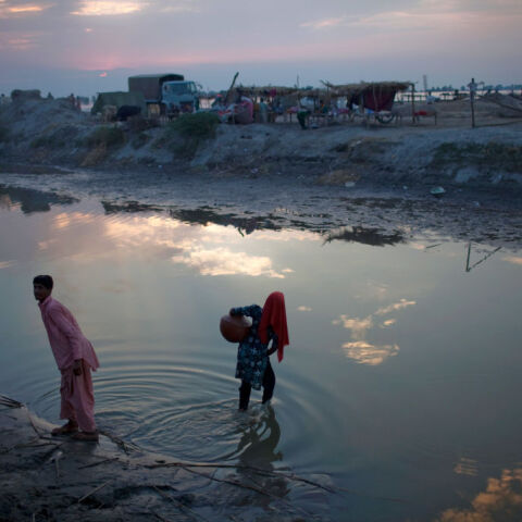 Πακιστάν: Με αργούς ρυθμούς φτάνει ανθρωπιστική βοήθεια στη χώρα, η οποία είναι αντιμέτωπη με πρωτοφανείς πλημμύρες	