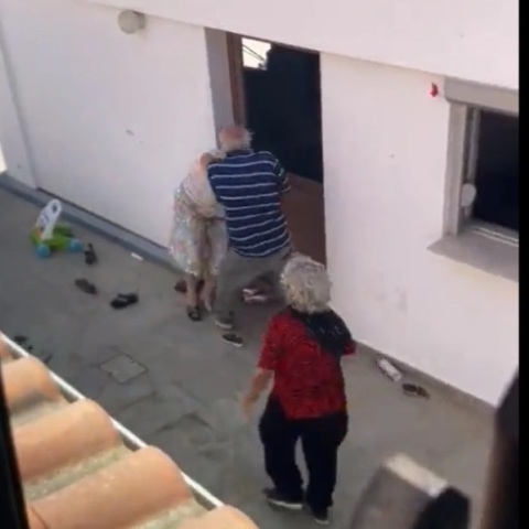 Ηλικιωμένος χτυπάει βάναυσα αλλοδαπή γυναίκα στην Κύπρο