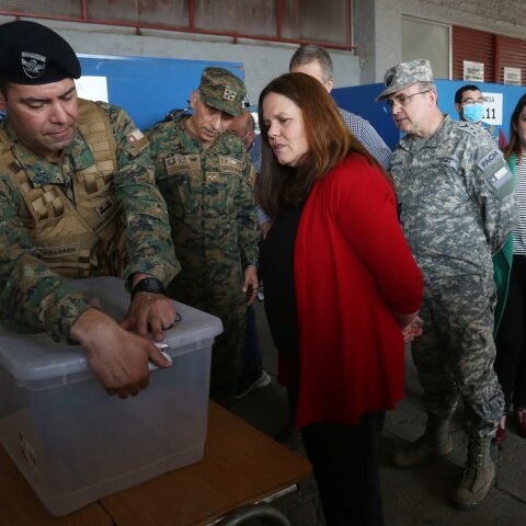 Στις κάλπες οι πολίτες της Χιλής για το προτεινόμενο νέο Σύνταγμα