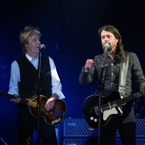 Foo Fighters: Ο Dave Grohl ξέσπασε σε δάκρυα στη συναυλία – αφιέρωμα στον Taylor Hawkins