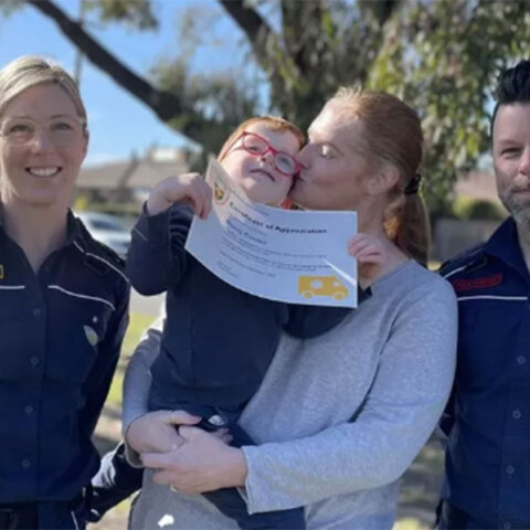 Τετράχρονος κάλεσε ασθενοφόρο και έσωσε τη ζωή της μαμάς του 