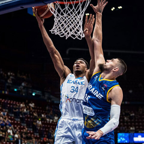 Διαστημικός ο Γιάννης Αντετοκούνμπο στο ματς κόντρα στην Ουκρανία για το Ευρωμπάσκετ 2022