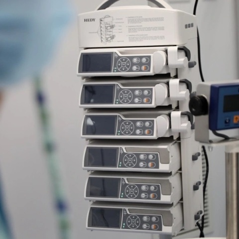 Στην εντατική 23χρονος που έπεσε από ταράτσα ενώ μιλούσε στο κινητό