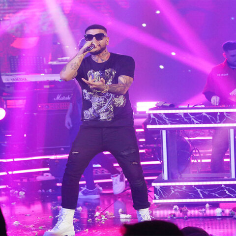 Ενώπιον του Εθνικού Συμβουλίου Ραδιοτηλεόρασης (ΕΣΡ) καλούνται να παραστούν την Τρίτη (12/11) οι τράπερ Toquel, Rack και Snik, μαζί με τις δισκογραφικές εταιρίες με τις οποίες συνεργάζονται.  Σύμφωνα με ανακοίνωση του ΕΣΡ οι τρεις τράπερ μαζί με τις δισκογραφικές Capital Music, Alphapop Records και Mad House Records ελέγχονται για «προβολή περιεχομένου που θίγει την ηθική και πνευματική ανάπτυξη των ανηλίκων» και «υποκίνηση σε βία και μίσος».  ADVERTISING  Επιπλέον ελέγχονται για «προβολή οπτικο