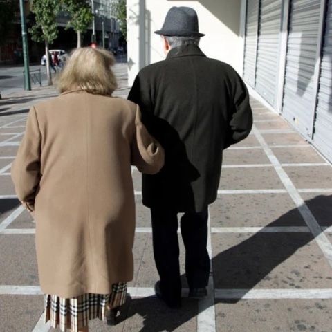 Πήγε να ρωτήσει γιατί δεν μπήκε η σύνταξη και της είπαν οτι έχει πεθάνει