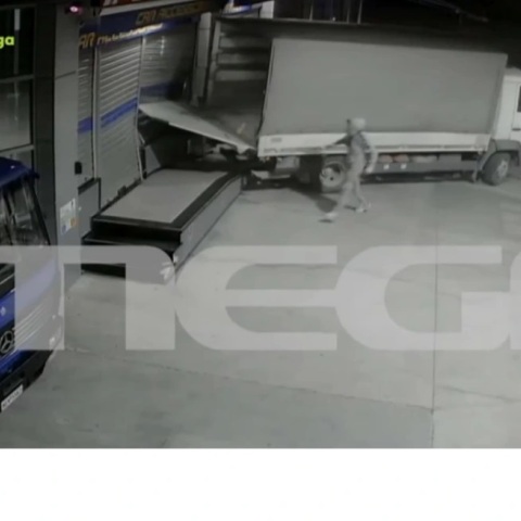 Διάρρηξη με φορτηγό σε βενζινάδικο στο Ωραιόκαστρο