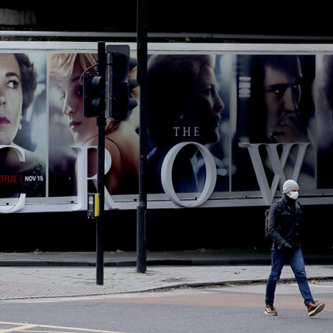 The Crown: Τέλος στα γυρίσματα του Netfix ως ένδειξη σεβασμού στη βασίλισσα Ελισάβετ