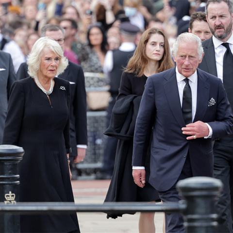 Ο Κάρολος στο Μπάκιγχαμ – Θερμή υποδοχή