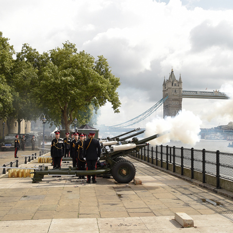Βρετανία: 96 κανονιοβολισμοί στη μνήμη της Ελισάβετ