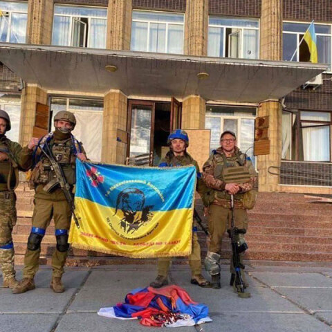 Ουκρανία: Τα ρωσικά στρατεύματα υποχωρούν – Συνεχίζεται η ουκρανική προέλαση