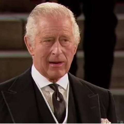 Ο βασιλιάς Κάρολος συγκινήθηκε όταν οι βουλευτές τραγούδησαν το «God Save the King»