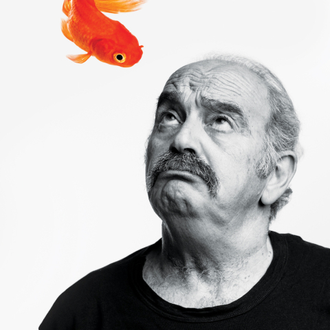 Ο Ερρίκος Λίτσης πρωταγωνιστεί στην παράσταση «Ο Μάκης» στο Θέατρο του Νέου Κόσμου