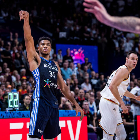 Ο Γιάννης Αντετοκούνμπο πάλευε μόνος του απέναντι στους Γερμανούς