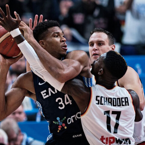 Στον αγώνα Ελλάδα - Γερμανία για τα προημιτελικά του Ευρωμπάσκετ 2022 οι Γερμανοί έκλεισαν καλά τον Γιάννη Αντετοκούνμπο