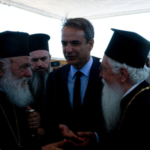 Ο πρωθυπουργός Κυριάκος Μητσοτάκης και ο αρχιεπίσκοπος Ιερώνυμος στη συμφωνία για το Σχιστό