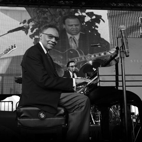 Ο Ράμσεϊ Λιούις επί σκηνής