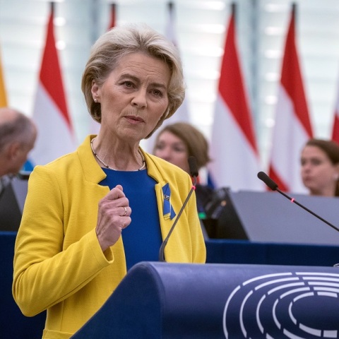 Πλαφόν στα υπερκέρδη των παραγωγών ενέργειας εισηγείται η Κομισιόν