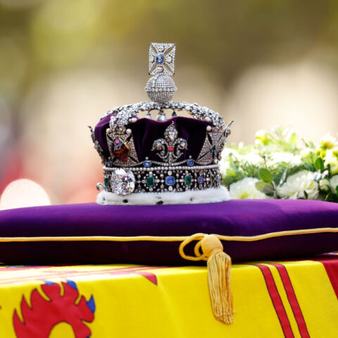 Τόνοι από τουρκικά λουλούδια για τη Βασίλισσα της Αγγλίας