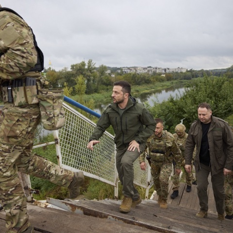 Τροχαίο ατύχημα για τον Βολοντίμιρ Ζελένσκι (video)