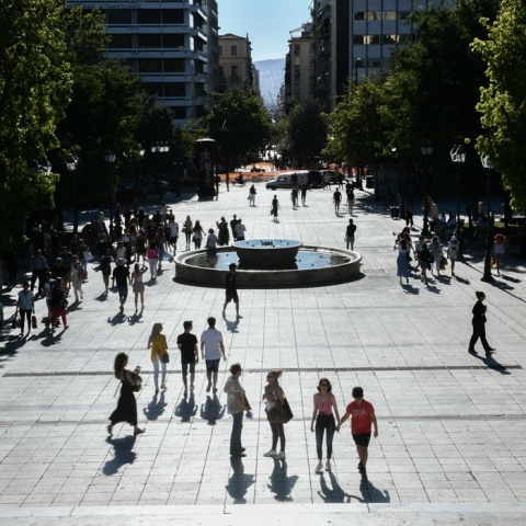 Πολίτες στην πλατεία Συντάγματος