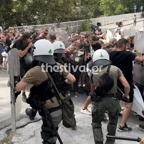 Επεισόδια στο ΑΠΘ μεταξύ φοιτητών και αστυνομίας (video)