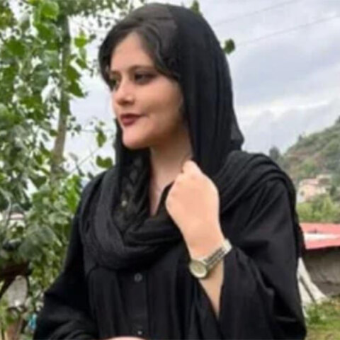 Ιράν: 22χρονη πέθανε μετά τη σύλληψή της από την αστυνομία ηθών