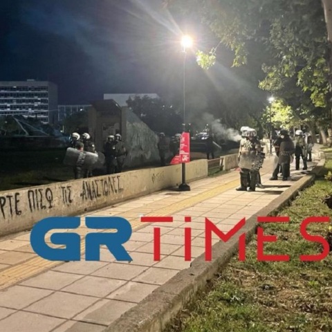 Επεισόδια για δεύτερη νύχτα στο ΑΠΘ	