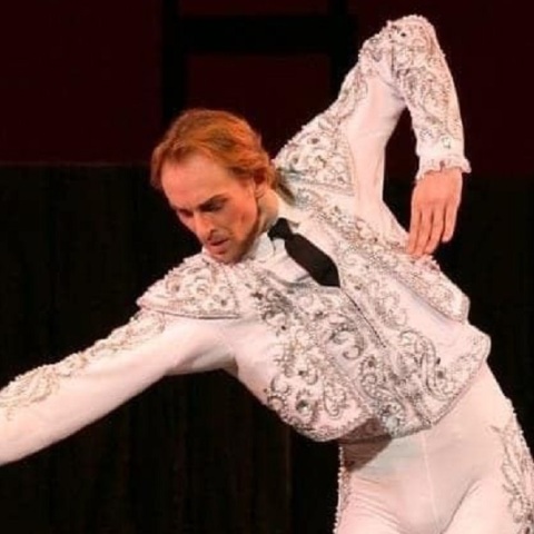 Η Ουκρανία θρηνεί για τον θάνατο του καταξιωμένου χορευτή που σκοτώθηκε σε μάχη