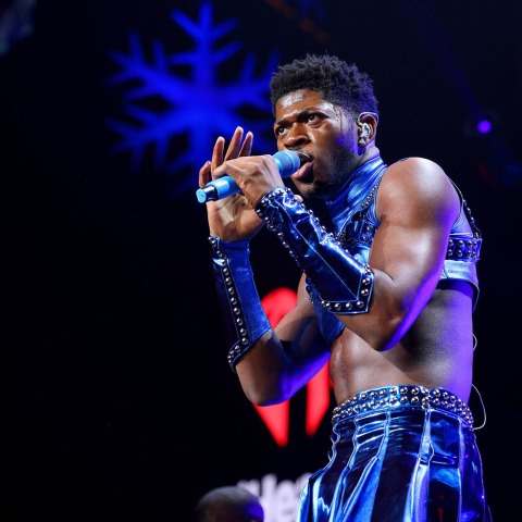 Ο ράπερ Lil Nas X κέρασε πίτσα «ομοφοβικούς» διαδηλωτές έξω από τη συναυλία του - Δείτε βίντεο